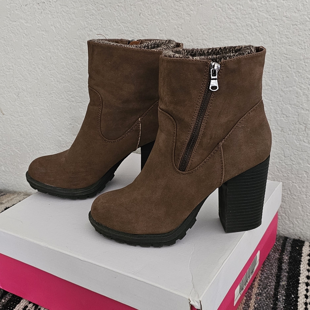 JustFab Brown Women's Heeled Boots (9)